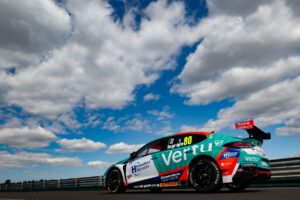 Ingram beats Cammish in first race and takes points lead