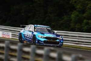 Hill beats ‘junior’ team-mates in BMW battle