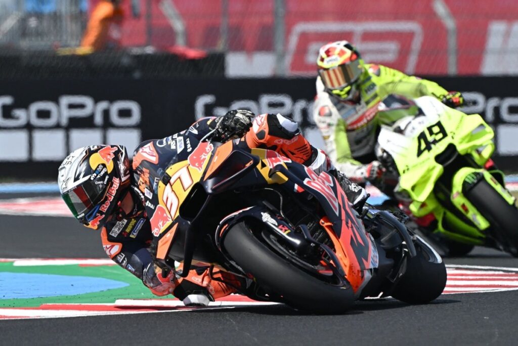 Acosta admits need to “cool down” in MotoGP qualifying after Hungary crash
