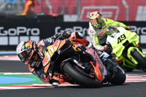 Acosta admits need to “cool down” in MotoGP qualifying after Hungary crash