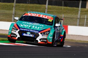 Ingram holds off title-rival Sutton in final race