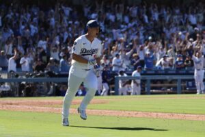 Will Smith’s walk-off home run rescues Dodgers from the clutches of an Arizona sweep