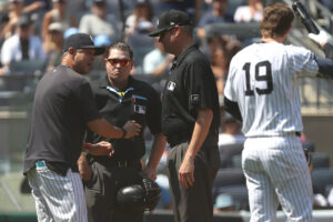 Aaron Boone ejected for MLB-leading 5th time as Yankees’ struggles continue vs. Astros