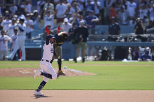 Mookie Betts leads Dodgers to sweep over Padres to reclaim NL West lead