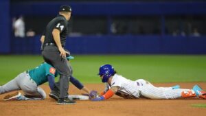 Mets' Francisco Alvarez returning to New York for MRI on thumb after exiting Sunday's win over Mariners