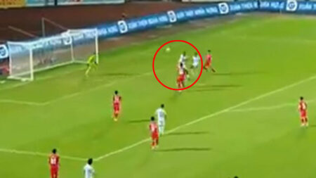 ‘World’s tallest footballer’ and English striker scores in incredible debut for Vietnamese team