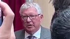 Sir Alex Ferguson tells amazing story about Kath Phipps as he unveils plaque in memory of much-loved Man Utd secretary