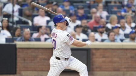 Mets' bats go cold, squander lead in 3-2 loss to Guardians