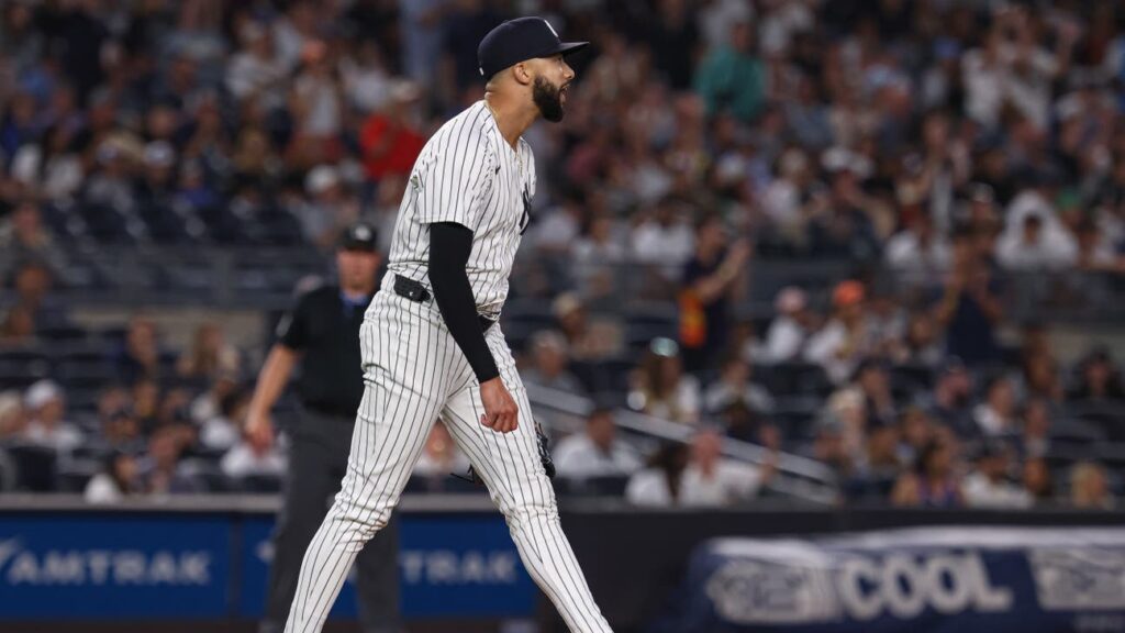 Aaron Boone explains why Yankees went with Devin Williams in 10th inning of Friday's loss to Astros