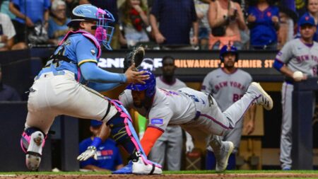 Mets' Carlos Mendoza didn't consider pinch-running for Starling Marte on final play in loss to Brewers