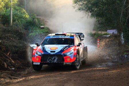 Fourmaux suffers late retirement from WRC Rally Paraguay