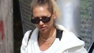 Tennis icon Anna Kournikova, 44, announces she is pregnant weeks after health scare