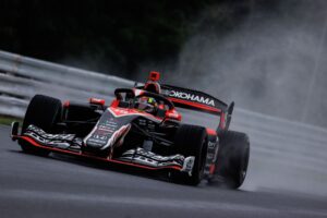 Iwasa takes maiden series win to ignite title fight