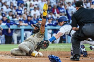 Hernández: Dodgers look vulnerable, and Padres and rest of their competitors know it
