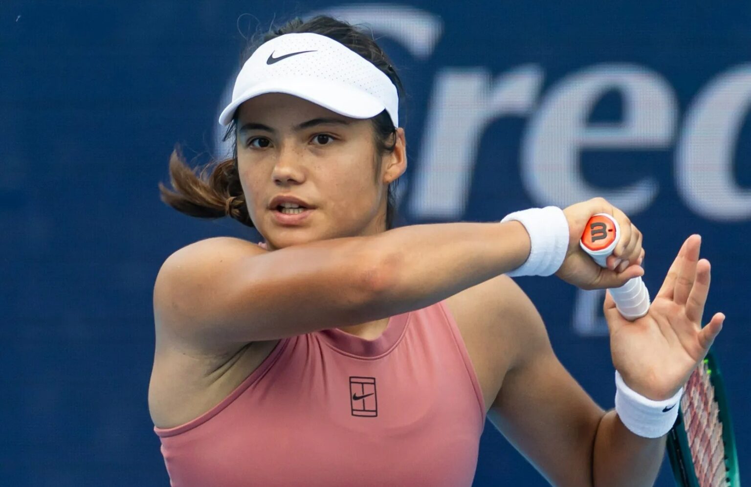 Emma Raducanu vows to ‘do what the royal family would do’ as tennis star hits back at critics