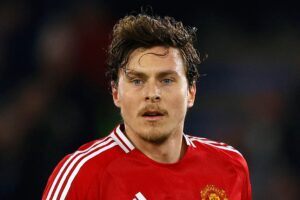 Victor Lindelof in talks to join Man Utd legend in stunning free transfer to former European finalists