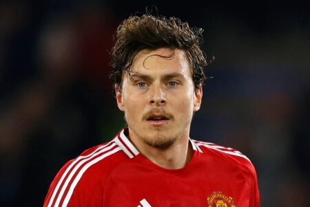 Victor Lindelof in talks to join Man Utd legend in stunning free transfer to former European finalists