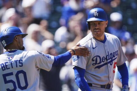 Clayton Kershaw and rebounding offense help Dodgers salvage split against Rockies