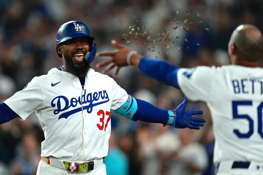 Dodgers end 4-game losing streak to jump back into first place vs. Padres