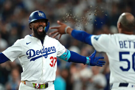 Dodgers end 4-game losing streak to jump back into first place vs. Padres