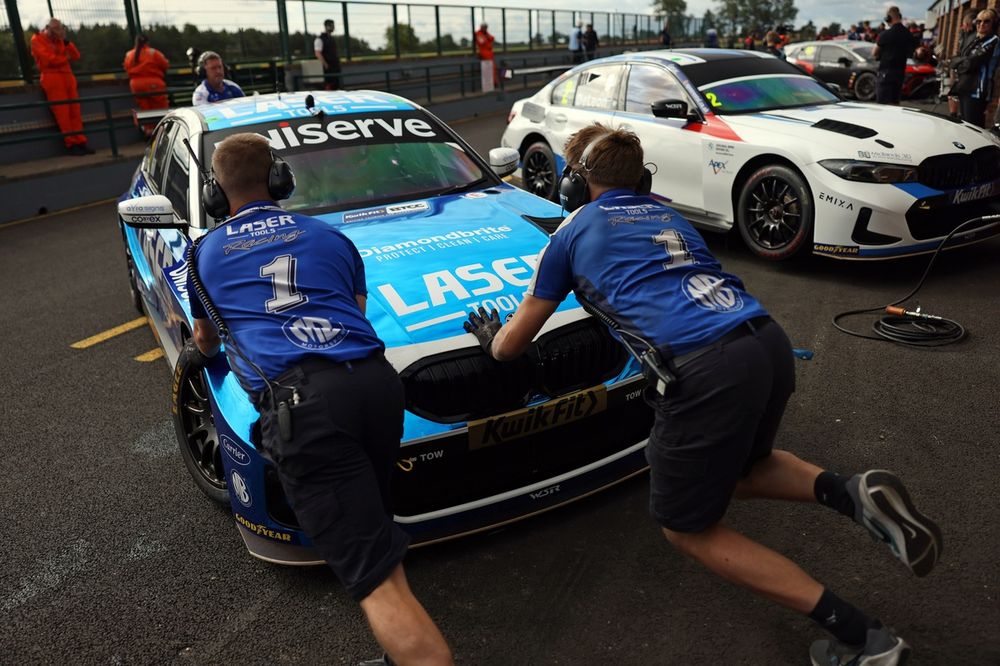 Hill's faint title defence hopes look over as he had to withdraw from Croft due to illness