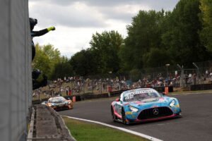 Dawson/Jewiss close to British GT title after Brands Hatch victory