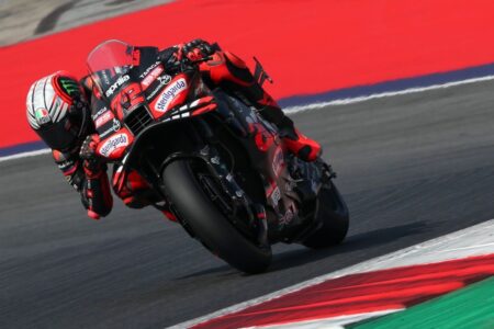 Bezzecchi grabs pole as Vinales withdraws