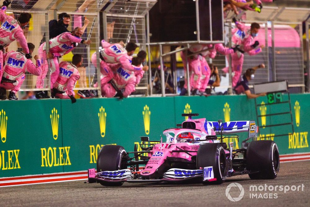 Sergio Perez, Racing Point RP20, 1st position, takes victory to the delight of his team on the pit wall