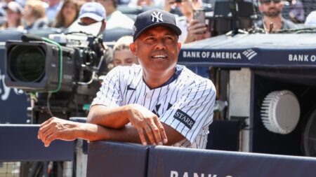 Mariano Rivera tears Achilles in Yankees Old-Timers’ Day game and needs surgery