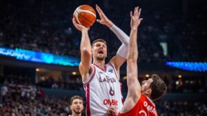 Watch Turkiye’s Sehmus Hazer put Kristaps Porzingis in poster during Turkiye’s opening game win