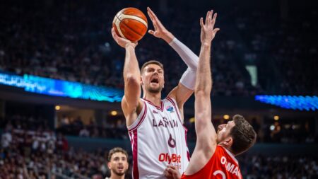 Watch Turkiye’s Sehmus Hazer put Kristaps Porzingis in poster during Turkiye’s opening game win