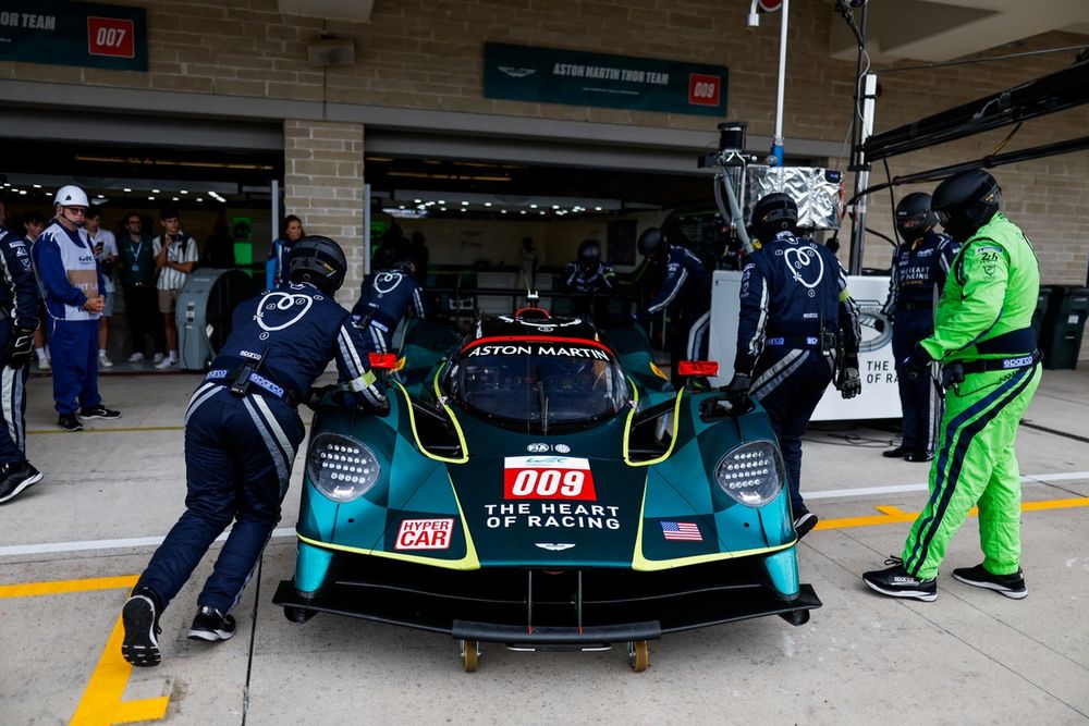 #009 Aston Martin Thor Team Aston Martin Valkyrie: Alex Riberas, Marco Sorensen