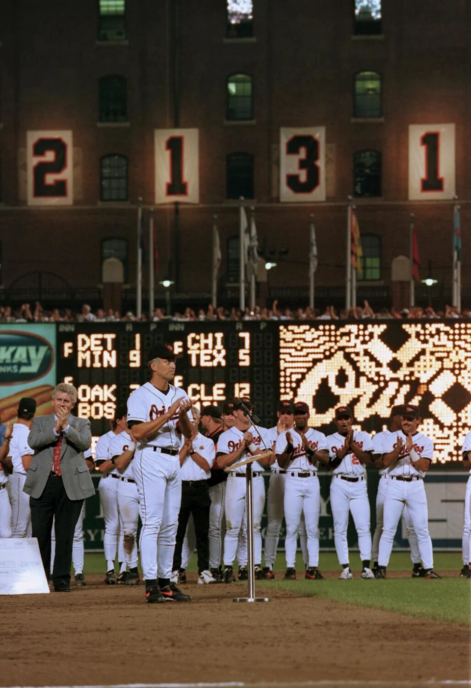 The Orioles' Cal Ripken Jr. stands with his teammates in front of the sign reading 2131.