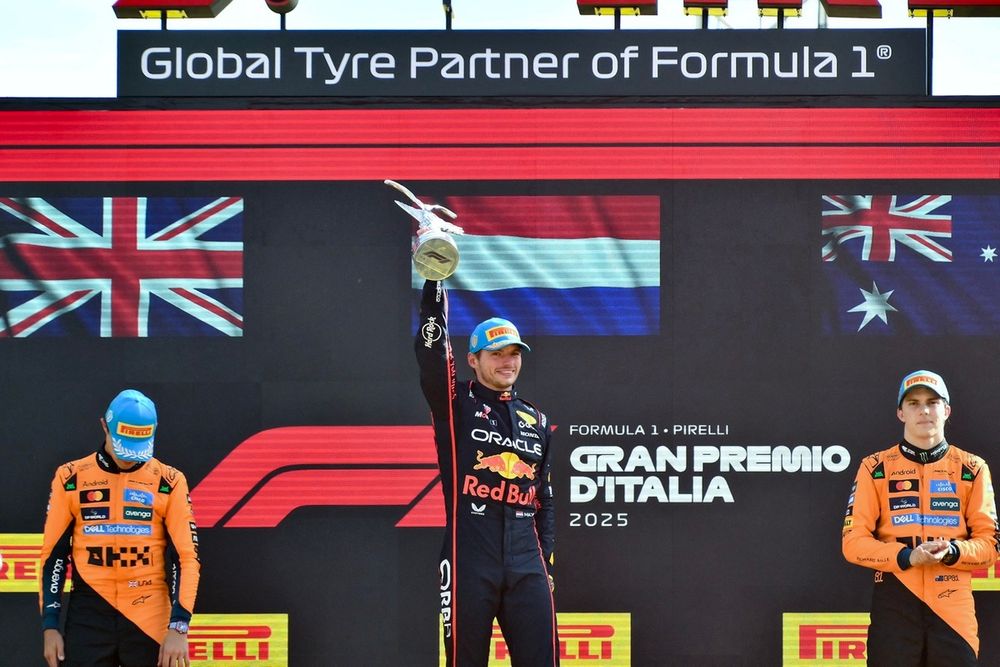 Lando Norris, McLaren, Oscar Piastri, McLaren, Max Verstappen, Red Bull Racing