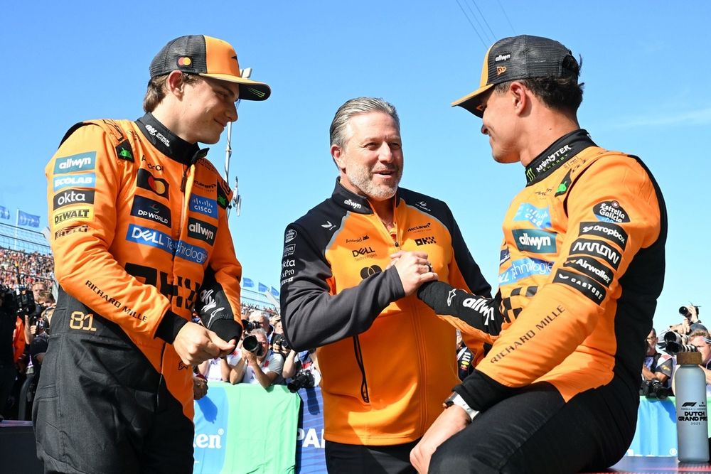Lando Norris, McLaren, Oscar Piastri, McLaren, Zak Brown, McLaren