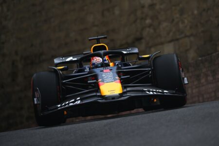 Verstappen denies Sainz pole in chaotic qualifying as Piastri crashes