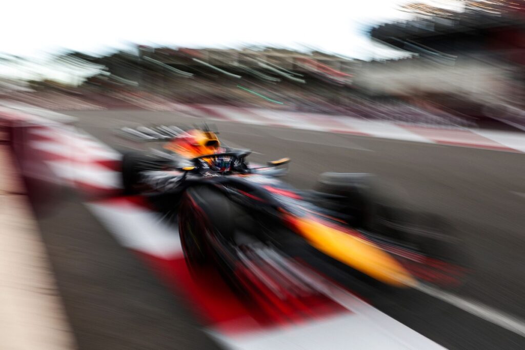 How Verstappen adapted to Baku’s changing conditions to beat Sainz to F1 pole