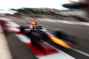 How Verstappen adapted to Baku’s changing conditions to beat Sainz to F1 pole