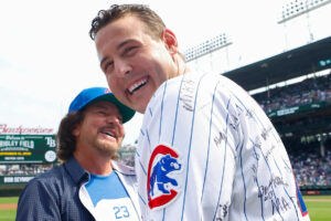 Anthony Rizzo retires with Cubs at Wrigley Field and nearly catches home run in bleachers