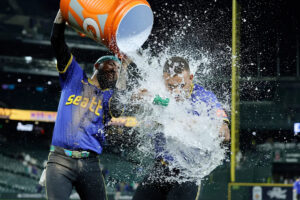 Mariners seize first-place tie in AL West on 12th-inning walk-off by rookie Harry Ford