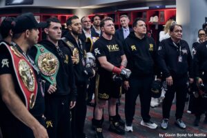De La Hoya’s Argument for a New Trainer to Help Canelo Rediscover His Edge