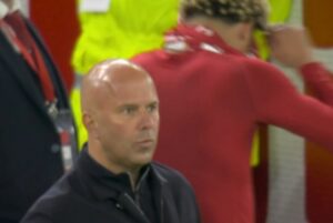 Fans think they’ve found Arne Slot’s tell as they spot crazy physical change when he raged about Hugo Ekitike’s red card