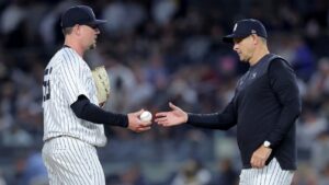 Yankees' bullpen implodes in 12-2 loss to Tigers
