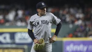 Devin Williams, Aaron Boone ejected in Yankees' meltdown loss to Astros
