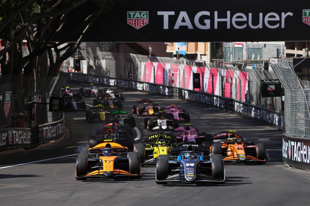 Alex Dunne, Rodin Motorsport, Victor Martins, ART Grand Prix at the start