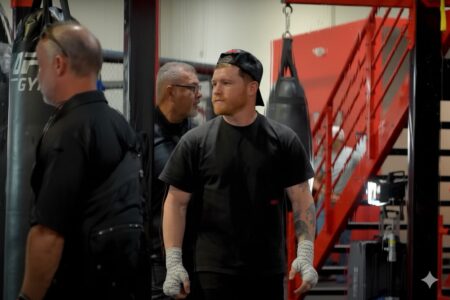 Canelo Alvarez Questions Terence Crawford’s Mental Fortitude, Citing an Unfamiliar Grand Stage