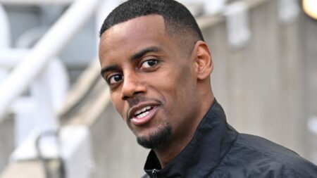 Newcastle release blunt 37-word statement as they announce Alexander Isak’s record Liverpool transfer