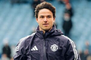 Man Utd stalwart delivers early verdict on £18m keeper Senne Lammens after Paul Scholes slammed ‘criminal offence’