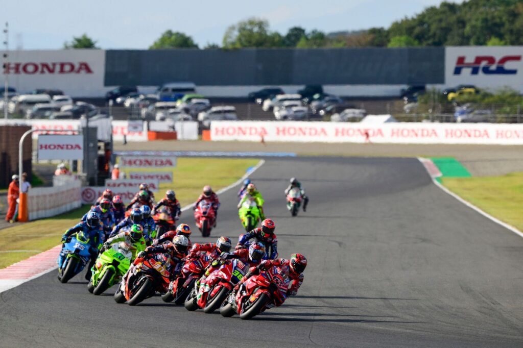 Bagnaia dominates sprint, Marquez closes in on title