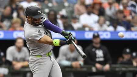 Yankees rally past White Sox 3-2, clinch playoff berth and close within 1 game of Toronto in AL East